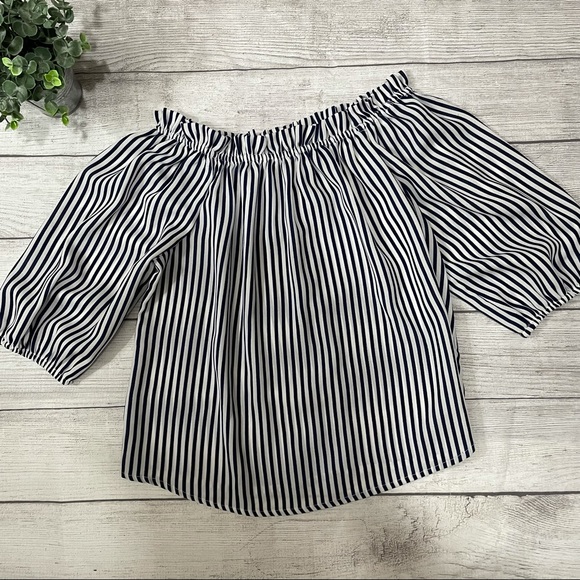 Charlotte Russe women’s striped blouse cold shoulder medium blue/white - Picture 3 of 8